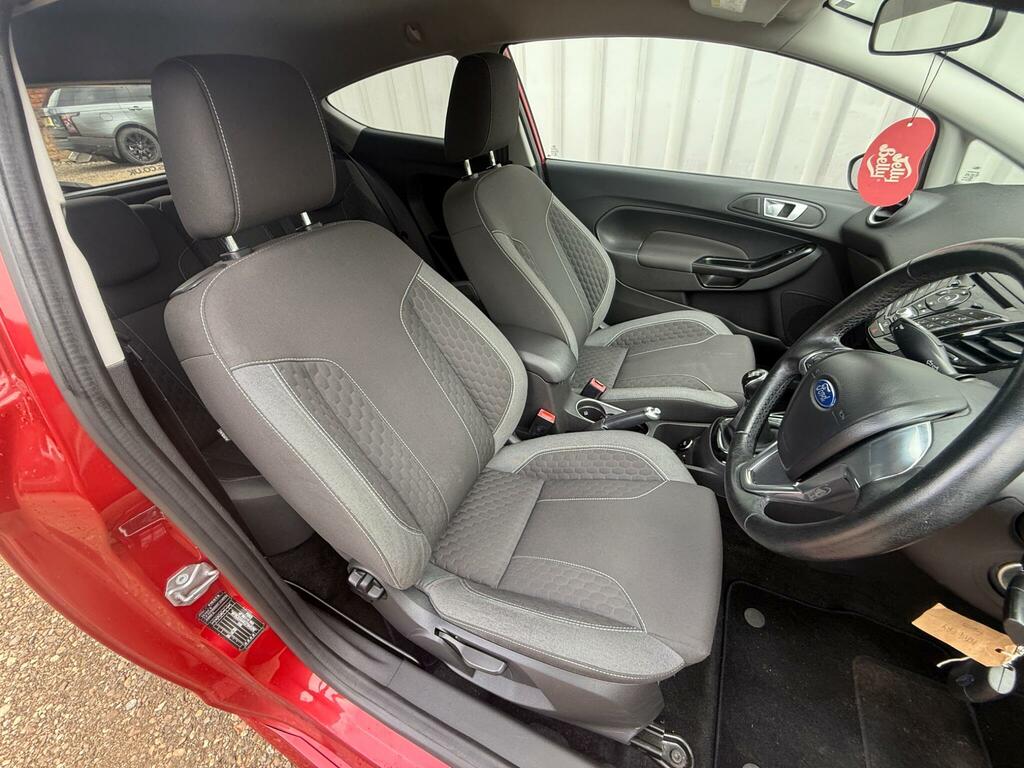 Ford Fiesta 1.25 Studio Euro 6 Red #2