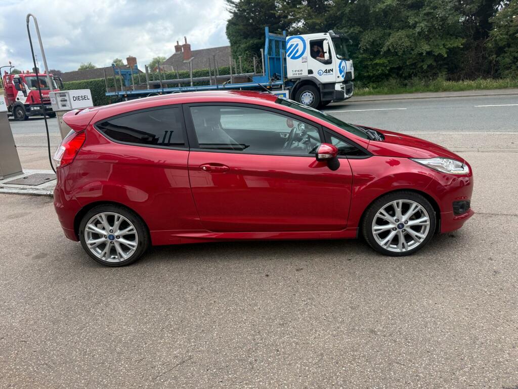 Ford Fiesta 1.25 Studio Euro 6 Red #9
