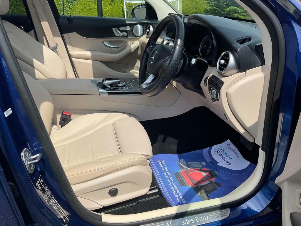 Mercedes-Benz GLC Class Glc 300 Amg Line Premium 4Matic White #16