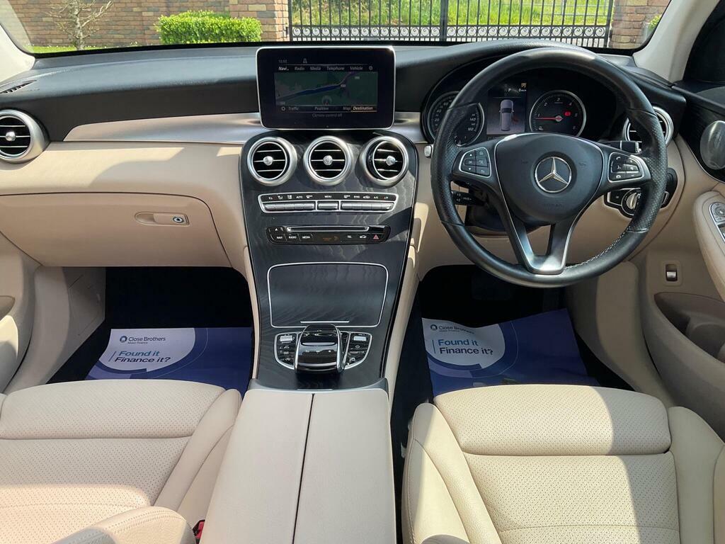 Mercedes-Benz GLC Class Glc 300 Amg Line Premium 4Matic White #18