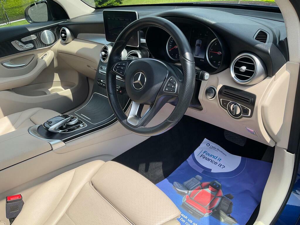 Mercedes-Benz GLC Class Glc 300 Amg Line Premium 4Matic White #24