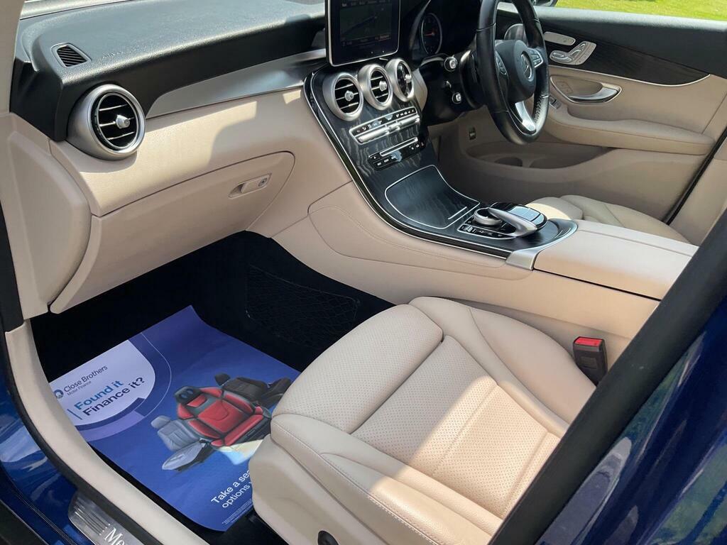 Mercedes-Benz GLC Class Glc 300 Amg Line Premium 4Matic White #20