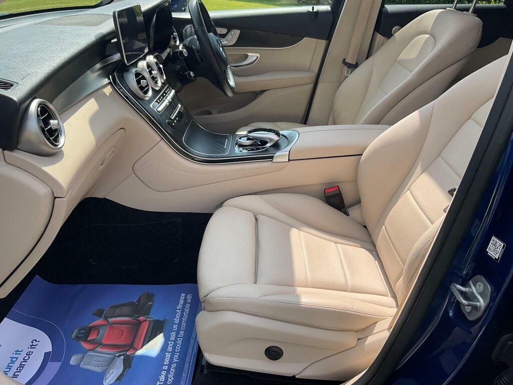 Mercedes-Benz GLC Class Glc 300 Amg Line Premium 4Matic White #9