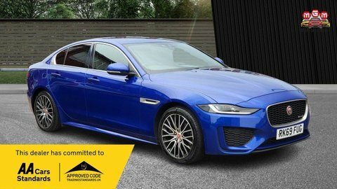 Jaguar XE 2.0 D200 Mhev R-dynamic Se Black Saloon Black #1