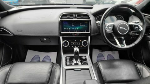 Jaguar XE 2.0 D200 Mhev R-dynamic Se Black Saloon Black #10