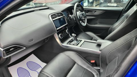 Jaguar XE 2.0 D200 Mhev R-dynamic Se Black Saloon Black #28