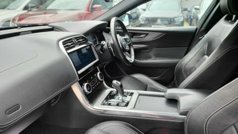 Jaguar XE 2.0 D200 Mhev R-dynamic Se Black Saloon Black #31