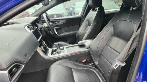 Jaguar XE 2.0 D200 Mhev R-dynamic Se Black Saloon Black #29