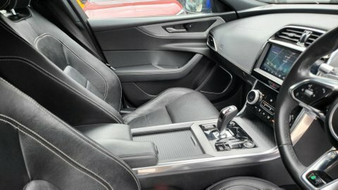 Jaguar XE 2.0 D200 Mhev R-dynamic Se Black Saloon Black #17
