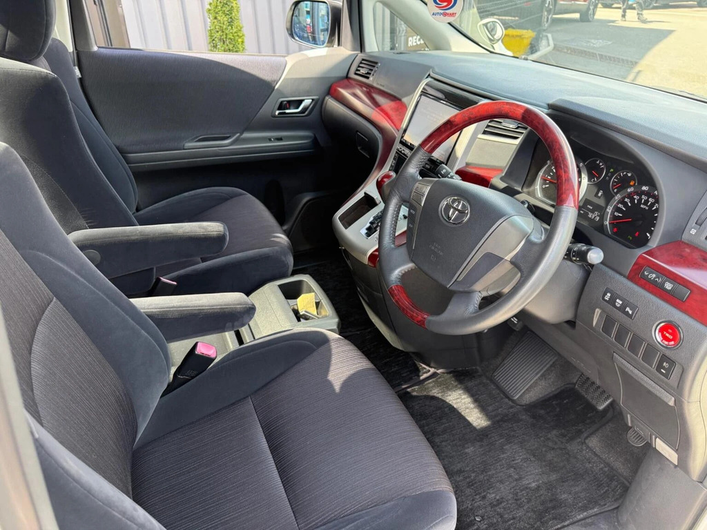 Toyota Vellfire 2.4 Z 8 Seater White #4