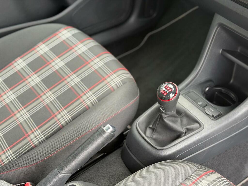 Volkswagen Up Red #47