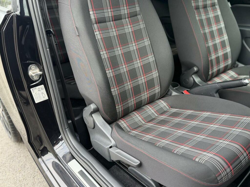 Volkswagen Up Red #111