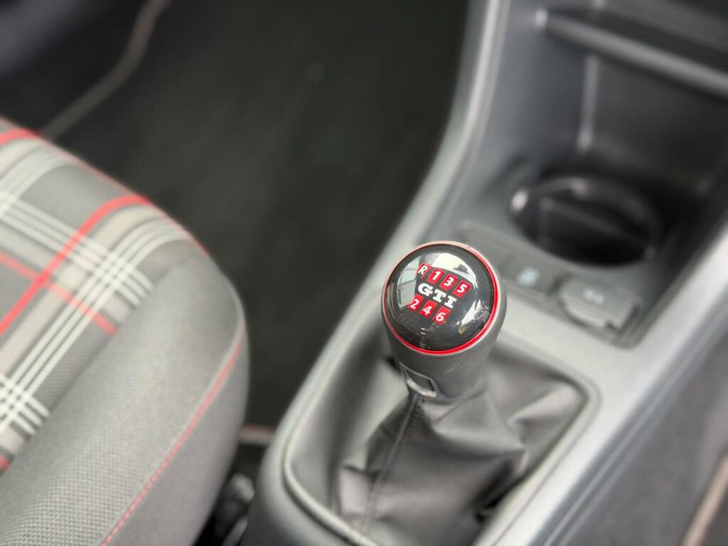 Volkswagen Up Red #72