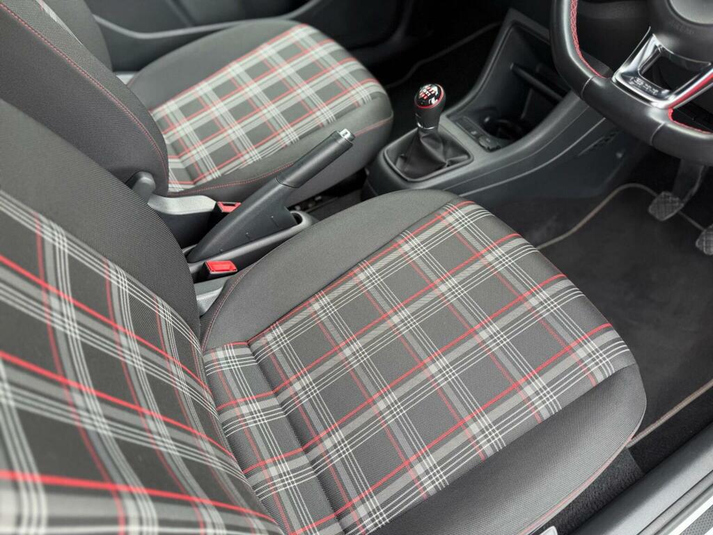 Volkswagen Up Red #113