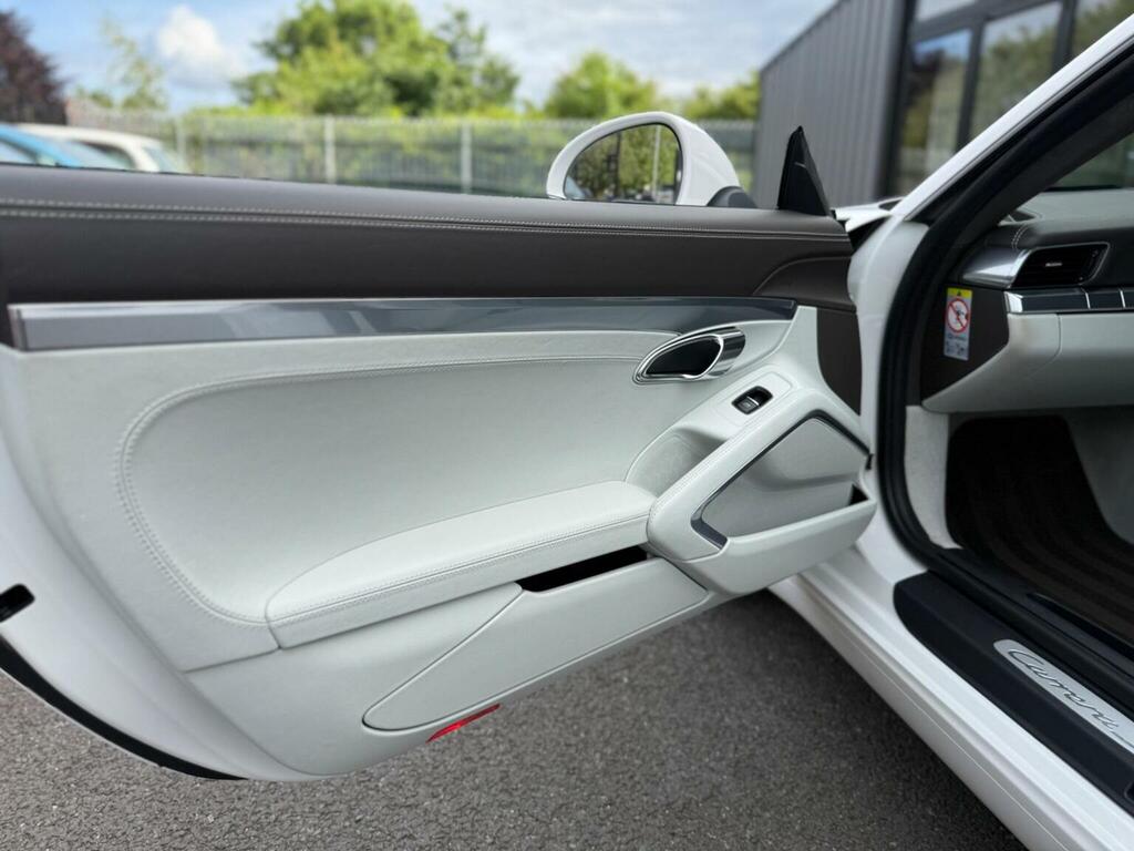 Porsche 911 3.4 Carrera Coupe Silver #104