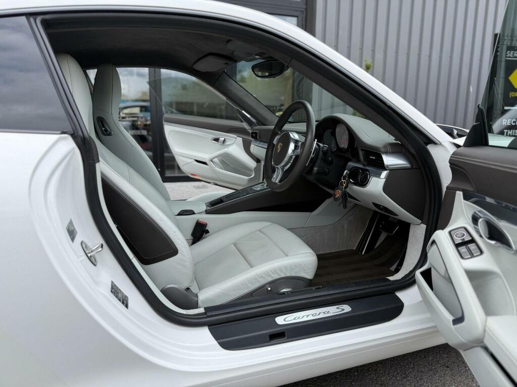 Porsche 911 3.4 Carrera Coupe Silver #22