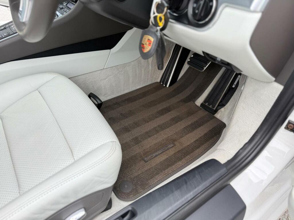 Porsche 911 3.4 Carrera Coupe Silver #96