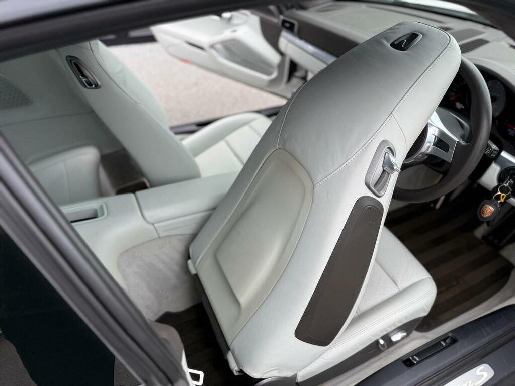 Porsche 911 3.4 Carrera Coupe Silver #31