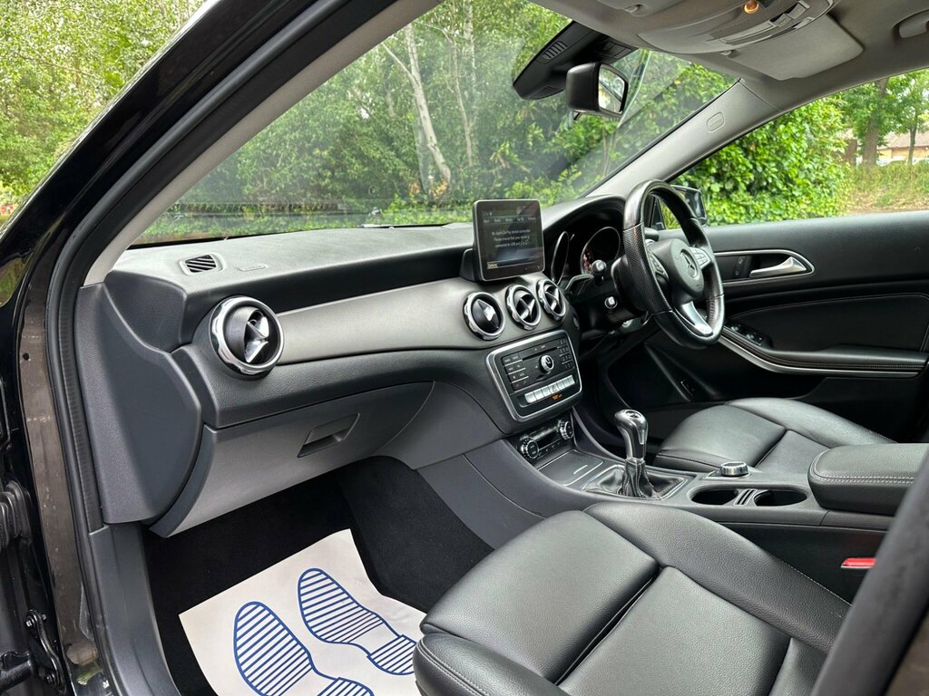 Mercedes-Benz GLA Class Gla 200 Sport Executive D White #13