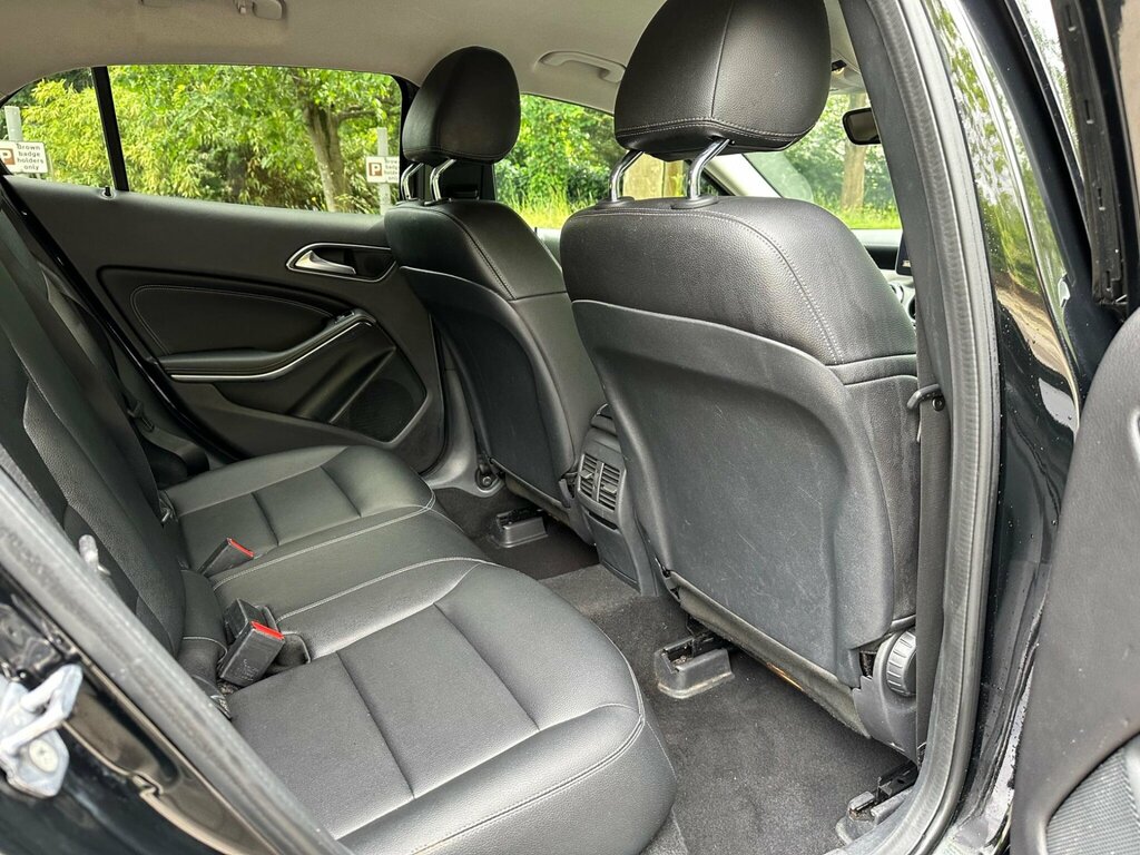 Mercedes-Benz GLA Class Gla 200 Sport Executive D White #16