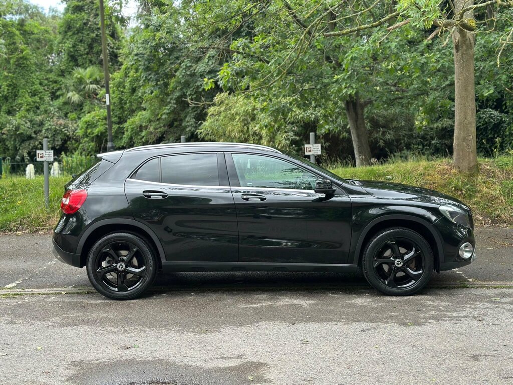 Mercedes-Benz GLA Class 1.6 Gla200 Sport Euro 6 Ss Black #3