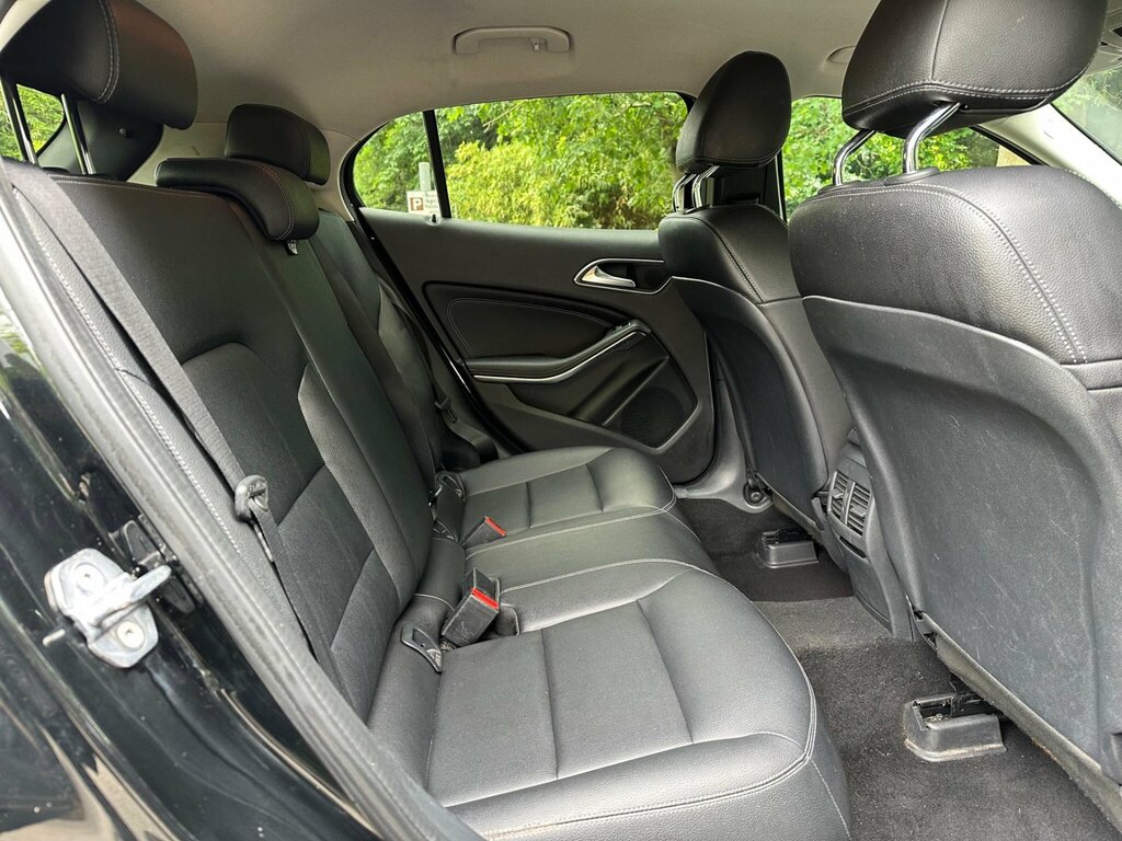 Mercedes-Benz GLA Class Gla 200 Sport Executive D White #17