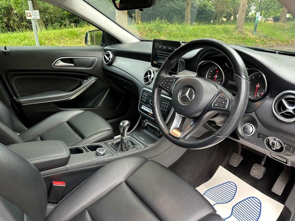 Mercedes-Benz GLA Class Gla 200 Sport Executive D White #11
