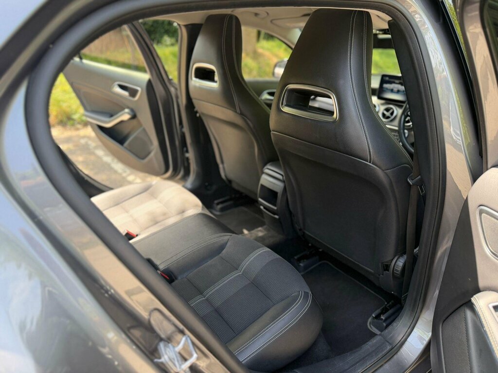 Mercedes-Benz GLA Class Urban Edition Grey #17