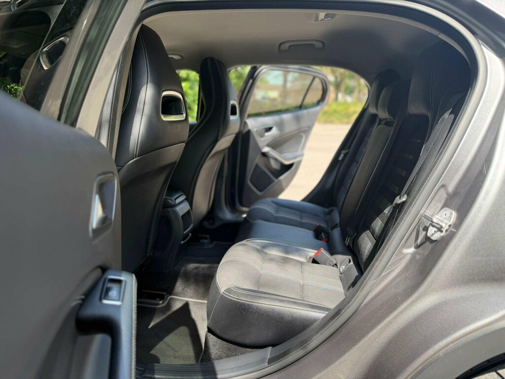 Mercedes-Benz GLA Class Urban Edition Grey #19
