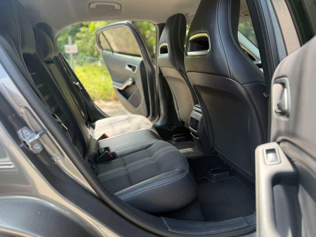 Mercedes-Benz GLA Class Urban Edition Grey #16