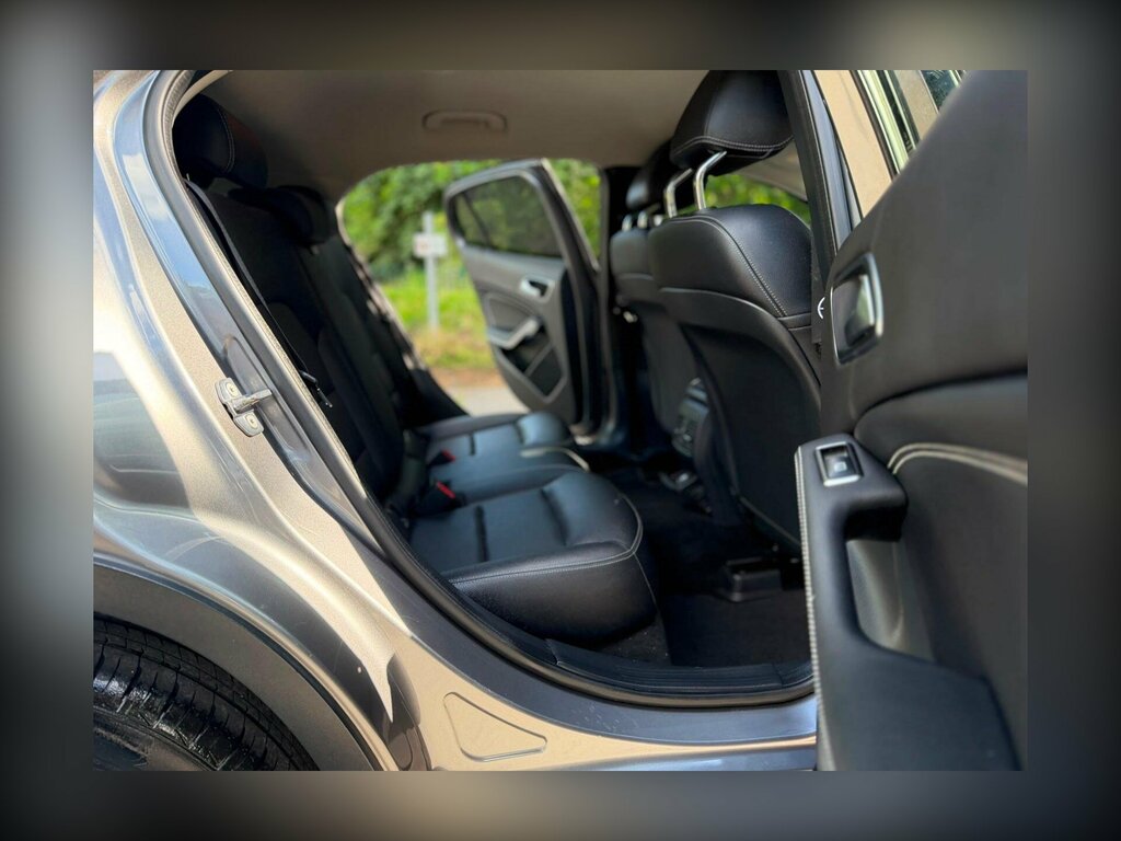 Mercedes-Benz GLA Class Gla 200 Amg Line White #18