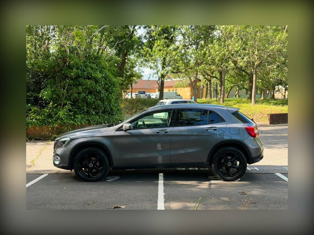 Mercedes-Benz GLA Class Gla 200 Amg Line White #7