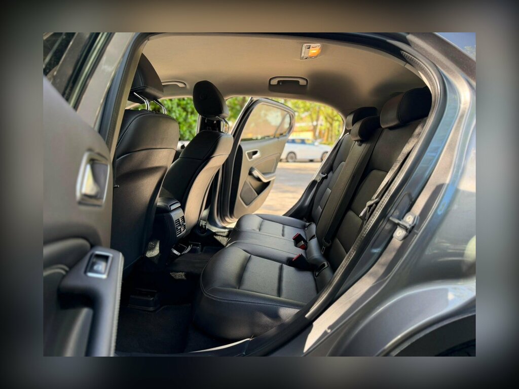 Mercedes-Benz GLA Class Gla 200 Amg Line White #17