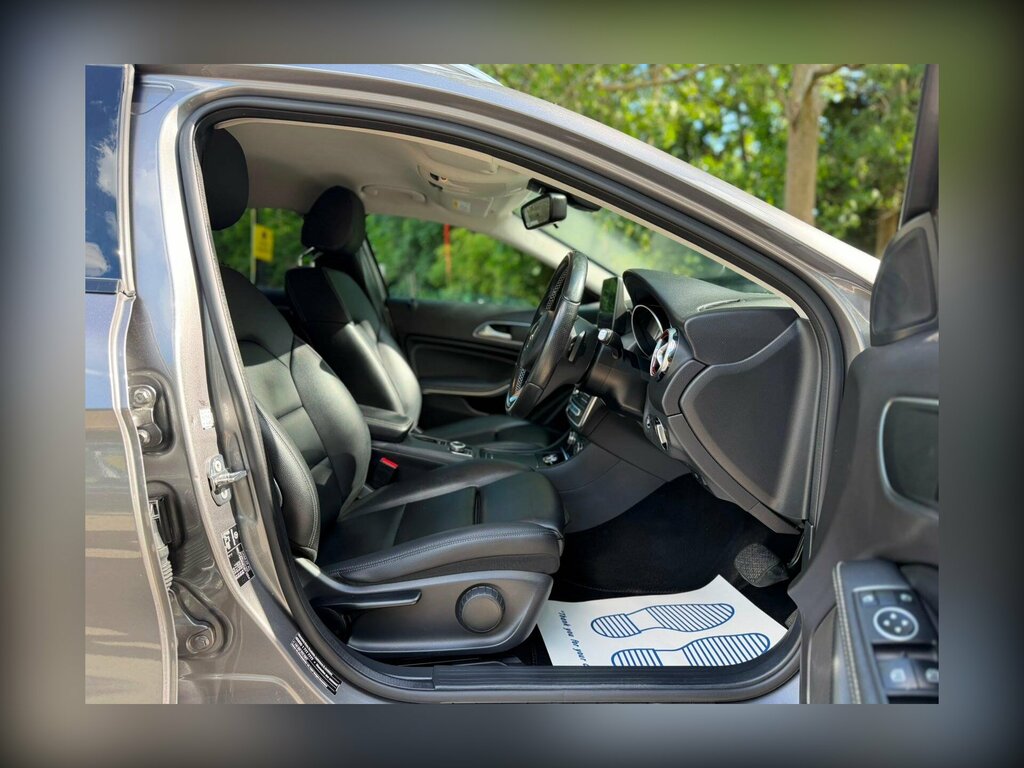 Mercedes-Benz GLA Class Gla 200 Amg Line White #10