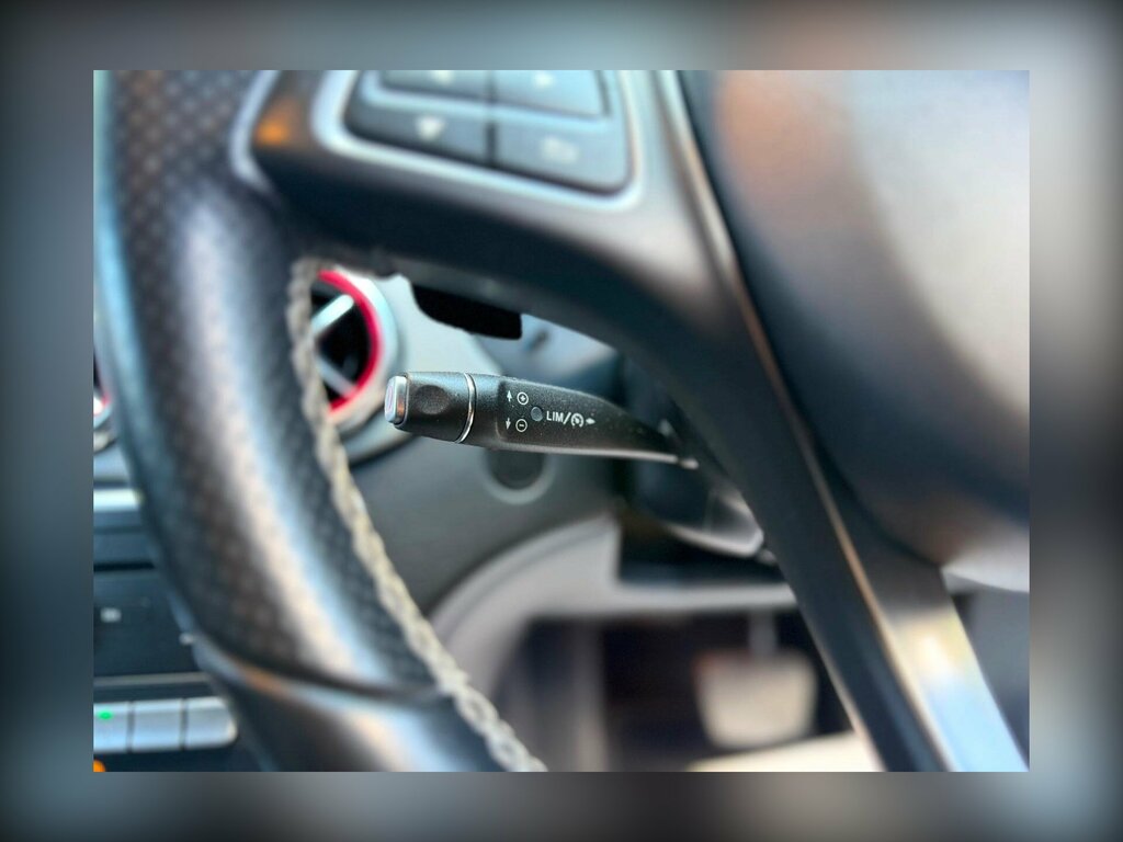 Mercedes-Benz GLA Class Gla 200 Amg Line White #25