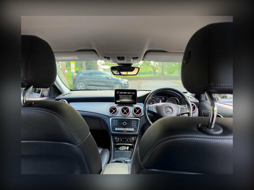 Mercedes-Benz GLA Class Gla 200 Amg Line White #20