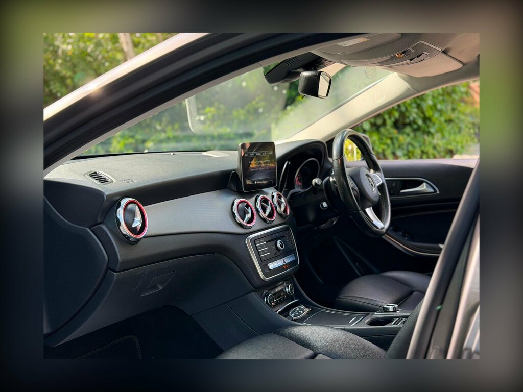 Mercedes-Benz GLA Class Gla 200 Amg Line White #13