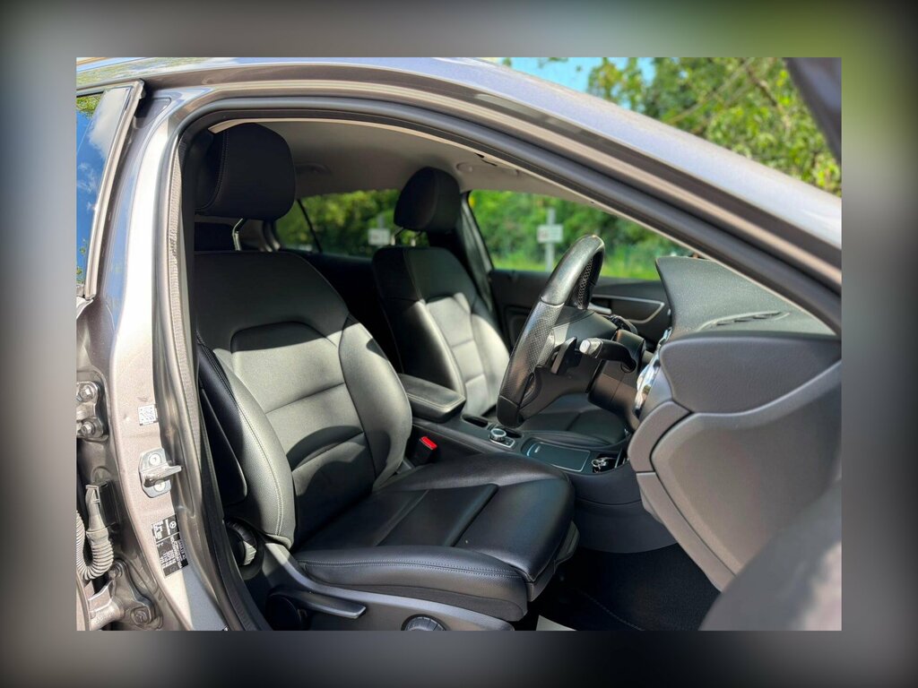 Mercedes-Benz GLA Class Gla 200 Amg Line White #12