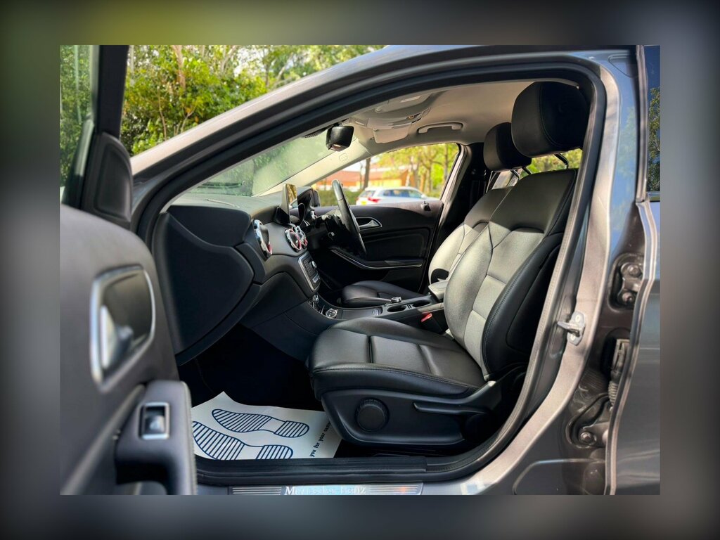 Mercedes-Benz GLA Class Gla 200 Amg Line White #14