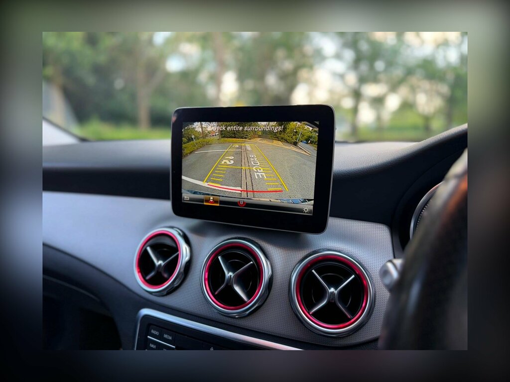 Mercedes-Benz GLA Class Gla 200 Amg Line White #22