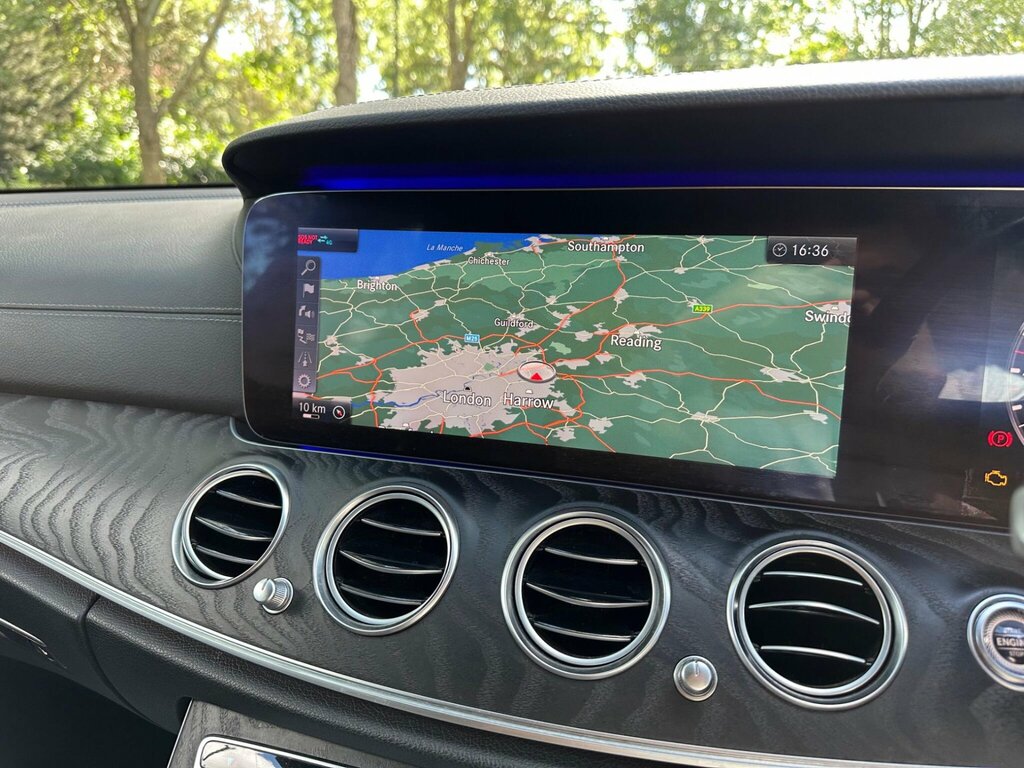 Mercedes-Benz E Class E220d Amg Line 9G-tronic Silver #24