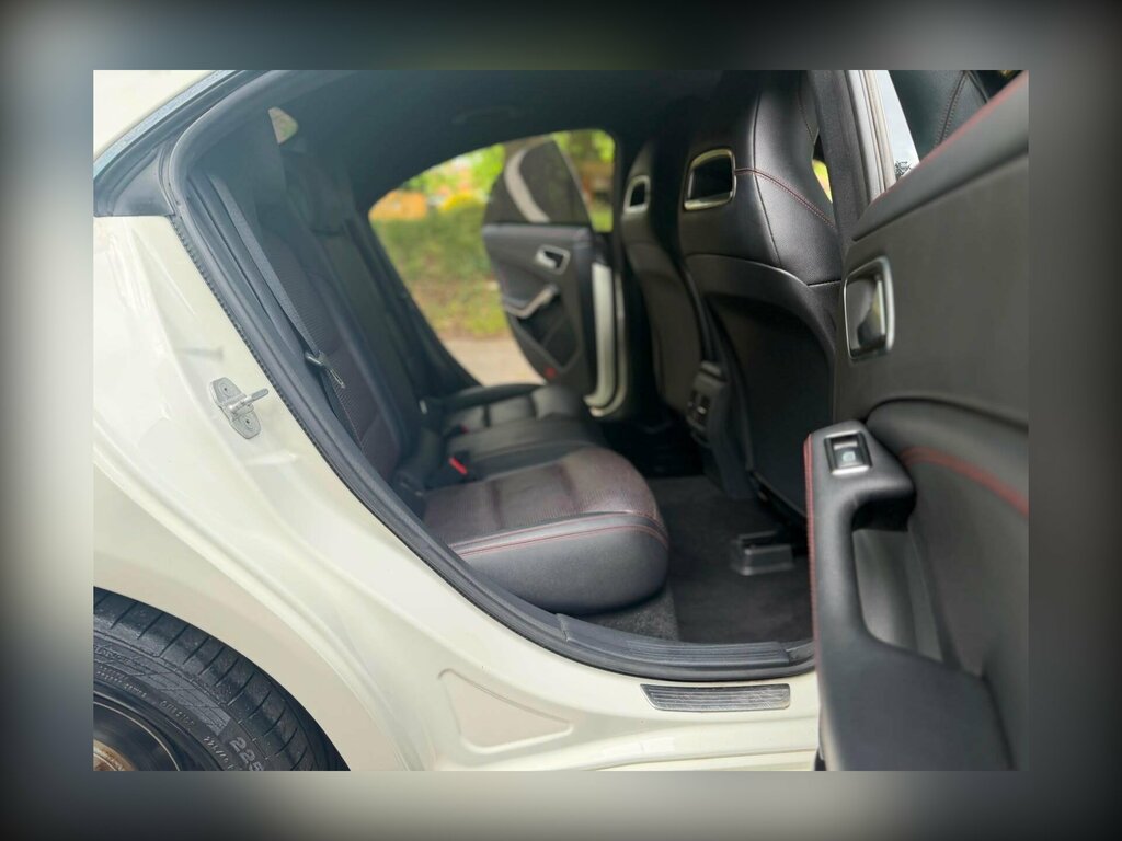 Mercedes-Benz CLA Class Cla 200D Amg Line Map Pilot Black #18