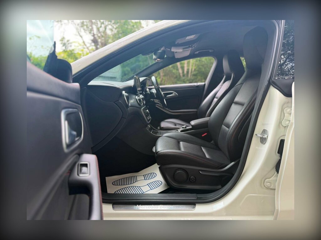 Mercedes-Benz CLA Class Cla 200D Amg Line Map Pilot Black #15