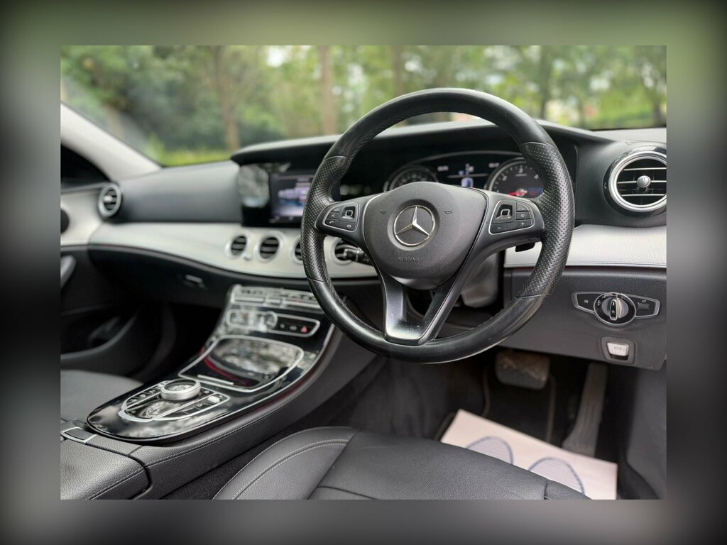 Mercedes-Benz E Class E220 Bluetec Amg Night Ed Premium 7G-tronic 20 White #9