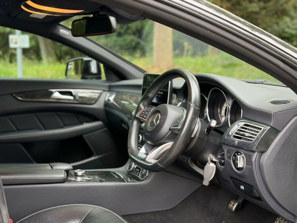 Mercedes-Benz CLS Saloon Black #10