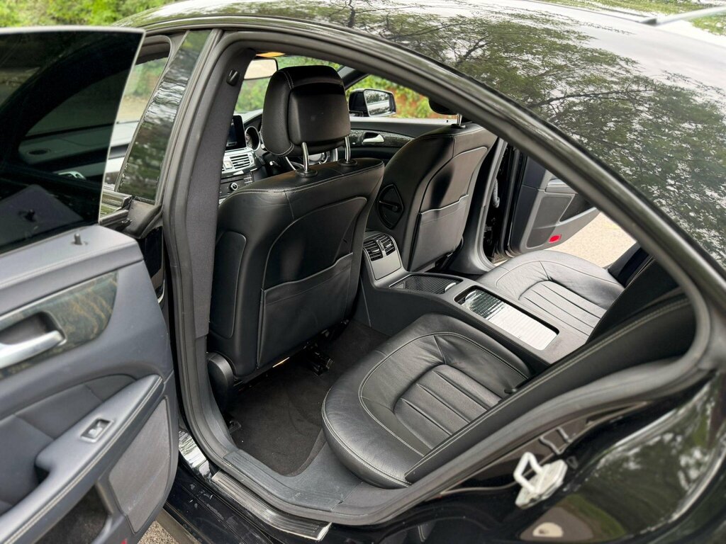 Mercedes-Benz CLS Saloon Black #15
