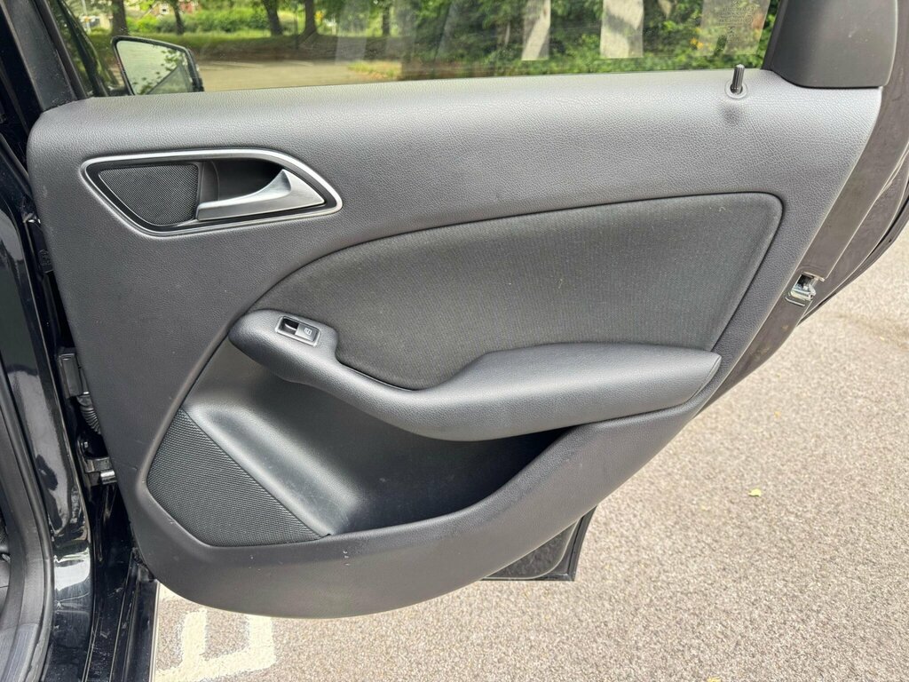 Mercedes-Benz B Class Sport Black #23