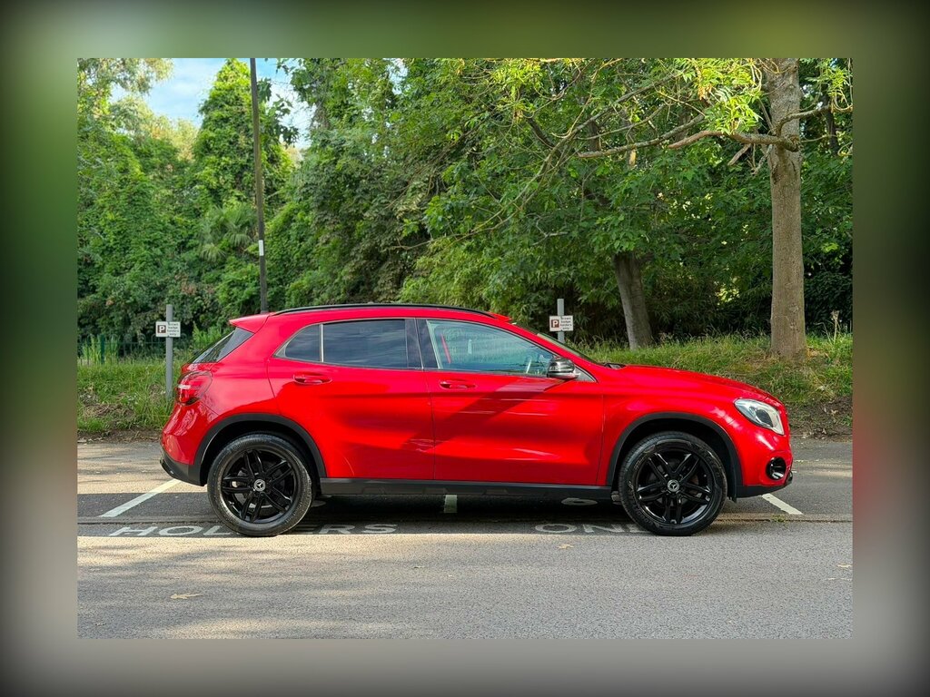 Mercedes-Benz GLA Class 1.6 Gla180 Urban Edition 7G-dct Euro 6 Ss Red #2