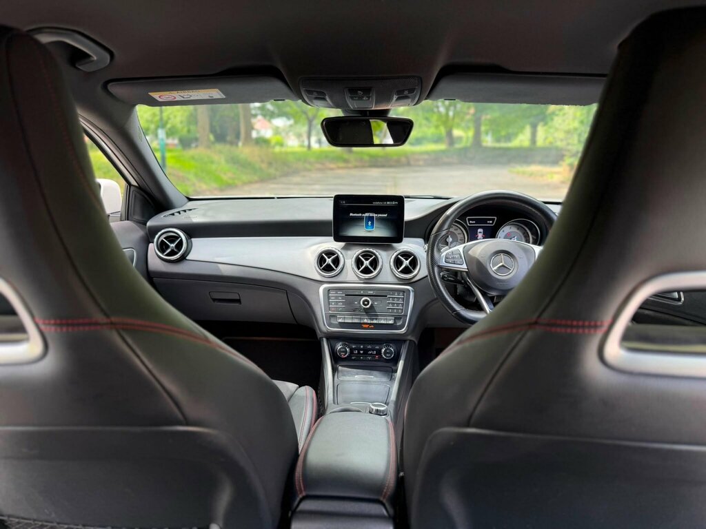 Mercedes-Benz GLA Class Gla 200D Sport Premium Plus Black #24