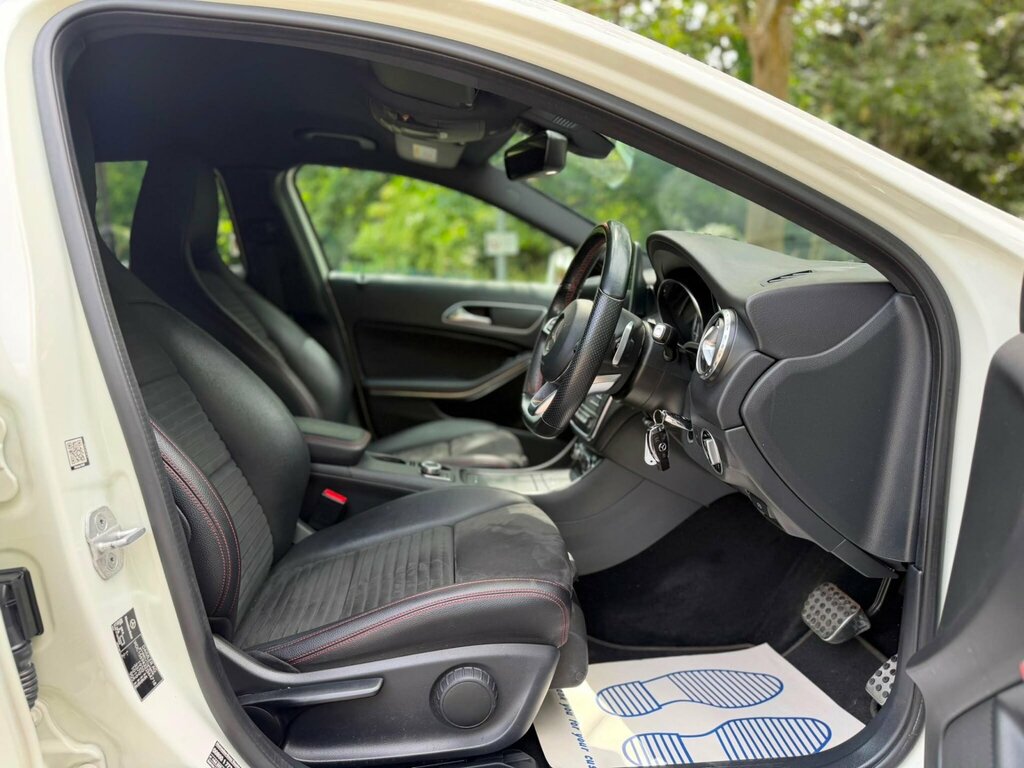 Mercedes-Benz GLA Class Gla 200D Sport Premium Plus Black #10